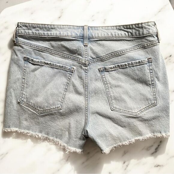 Old Navy Women's Light Blue Denim Shorts NWT. Size 14 - Picture 2 of 3